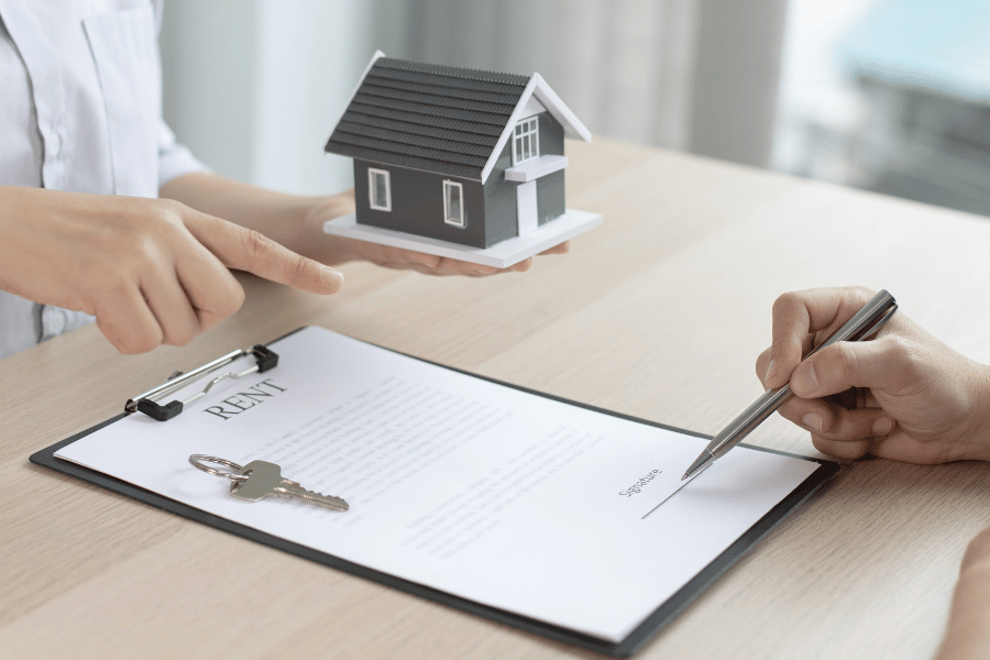 Signing a rental lease agreement
