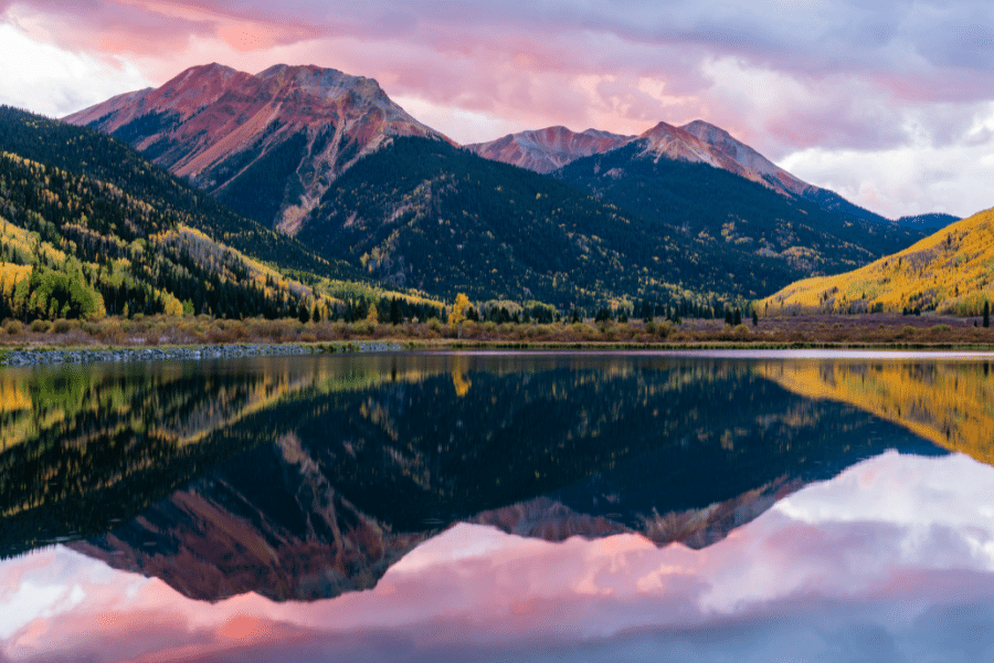 Colorado lake and mountains - the Colorado Rockies