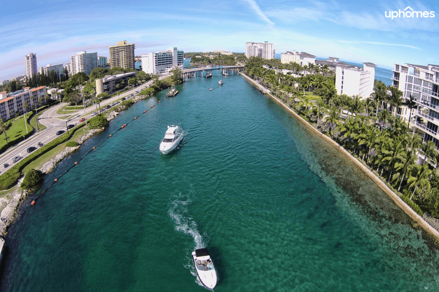 Boats driving the canal in Boca Raton FL on a sunny day