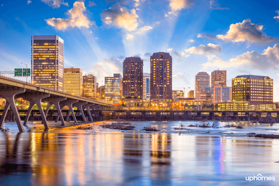 Arlington Virginia is one of the best places to live in the state of Virginia - Picture of water and downtown at sunset