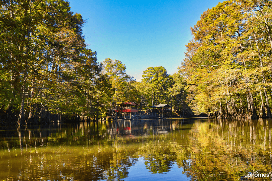 A beautiful lake in East Texas with homes in the background