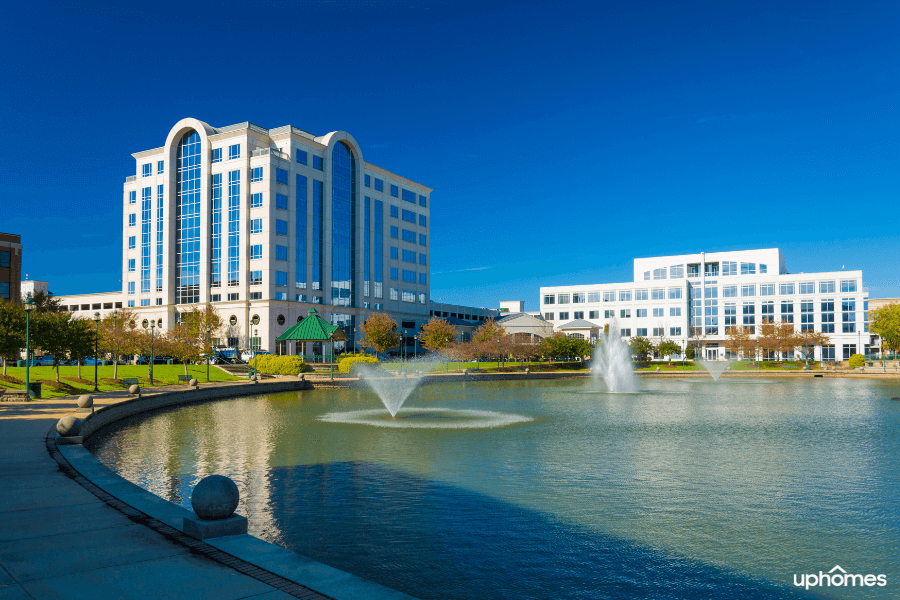 A scenic sunny day in Newport News Virginia with the water fountains and buildings