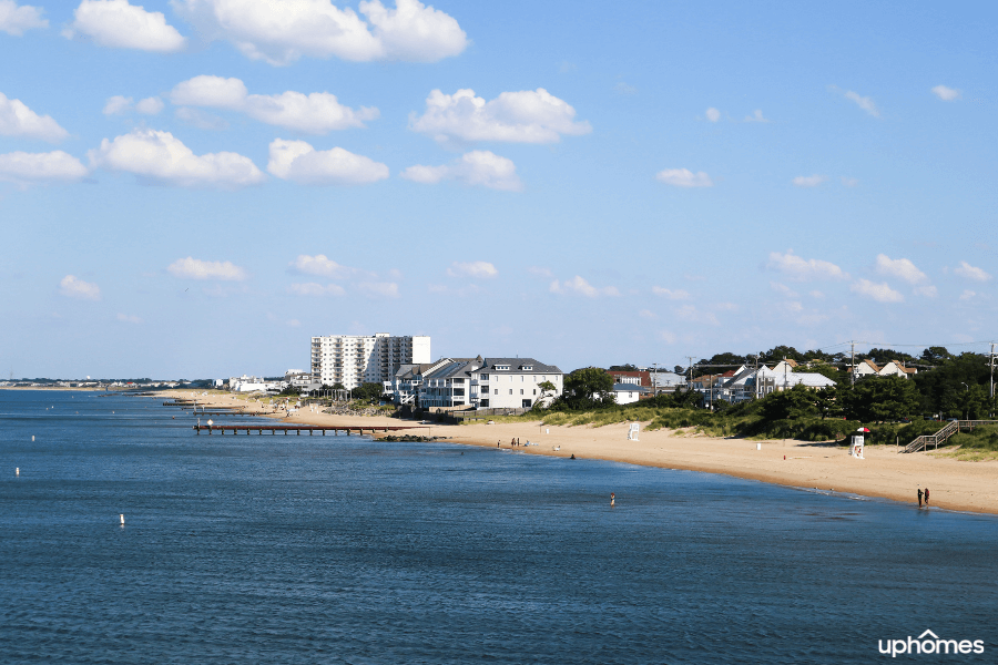 Norfolk VA beach and water with homes along the shore line