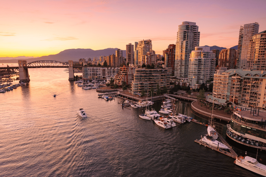 Enjoy a beautiful scenery with a fun-filled city feel in Vancouver.