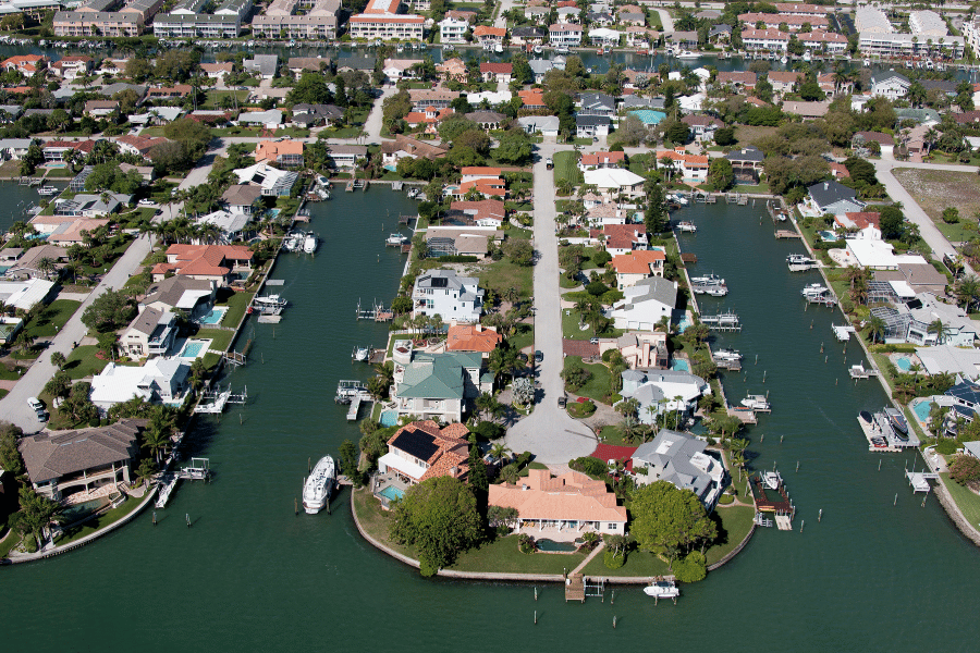 Melbourne, FL neighborhood near the water with boats and docks