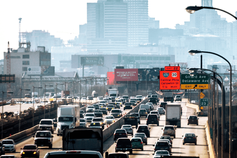 Traffic of cars driving into Philadelphia