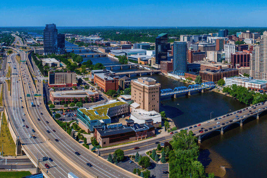 Birds-eye view of the roads in Grand Rapids