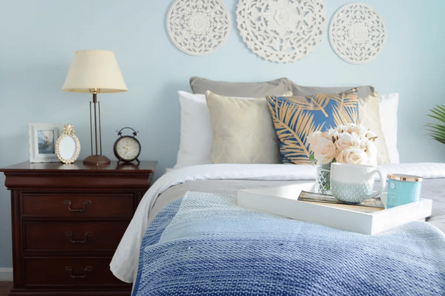 Sherwin Williams Moonmist paint color in a bedroom 
