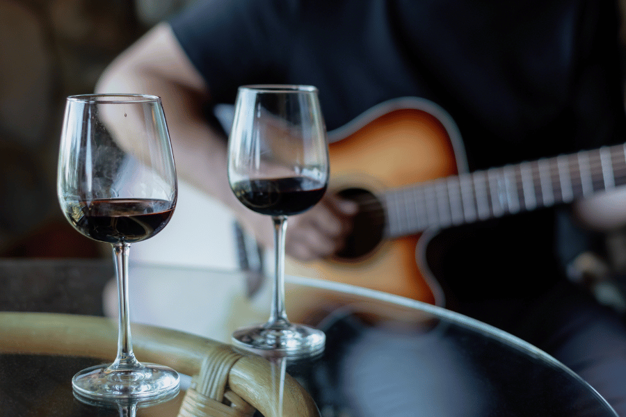live music restaurant wine red glasses guitar