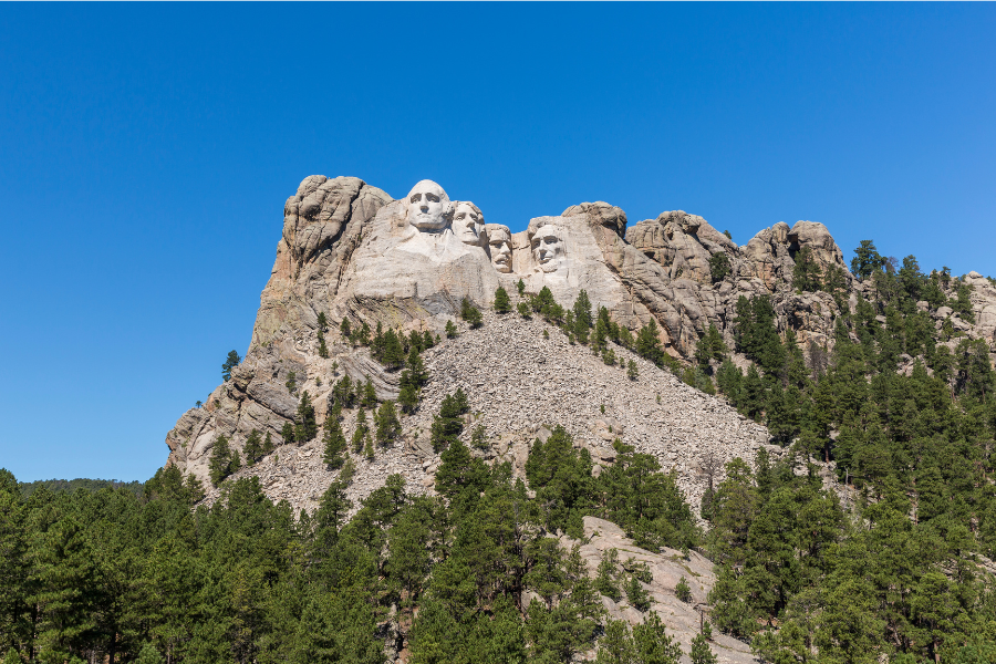 Mount Rushmore in South Dakota on a sunny, clear day