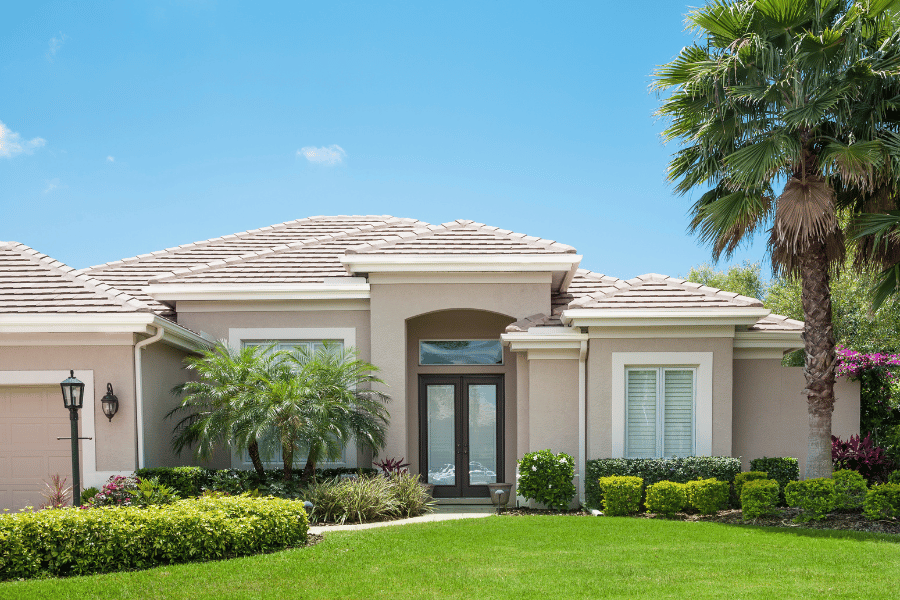 florida home neighborhood luxury middle class palm trees