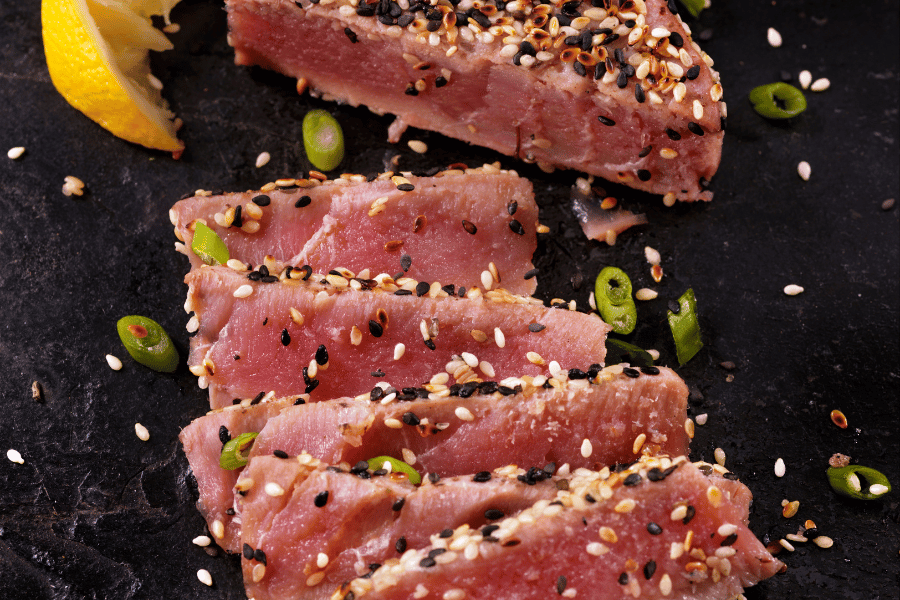 Raw tuna with seasoning 