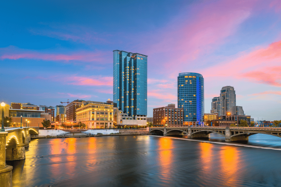 Building view during sunset in Grand Rapids