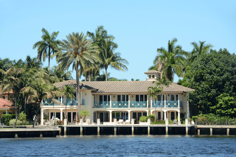 waterfront luxury home in florida