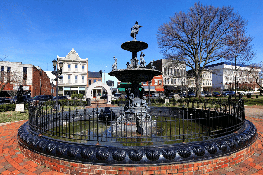 bowling-green-downtown-fountain.png Bowling Green downtown fountain