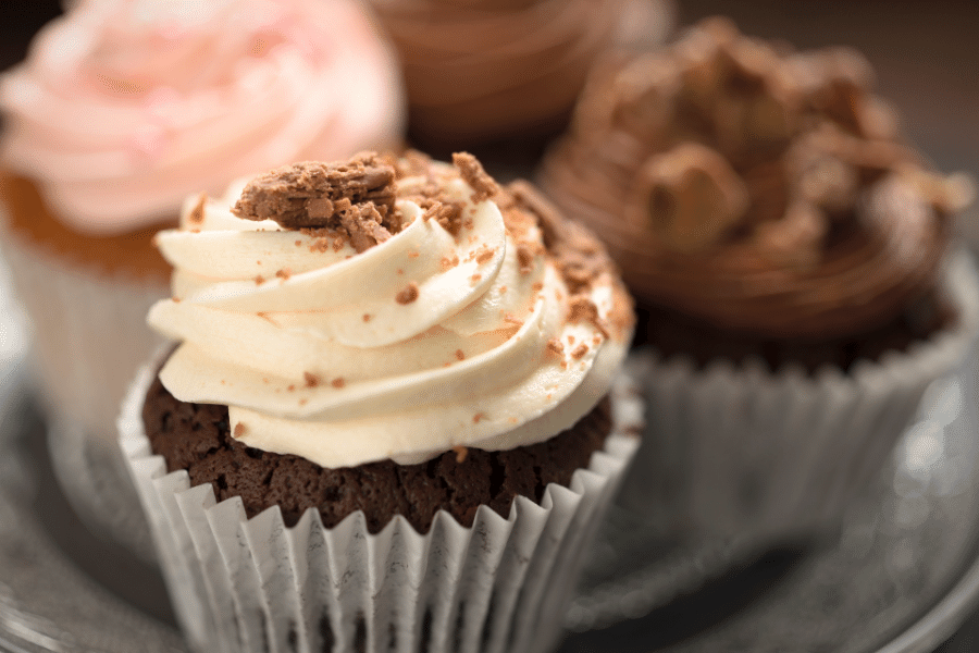 cupcakes.png delicious cupcakes with icing