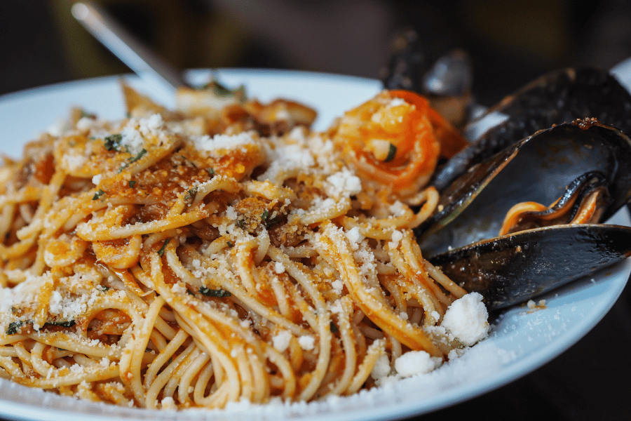 Italian-seafood.png Italian seafood restaurant spaghetti and mussels