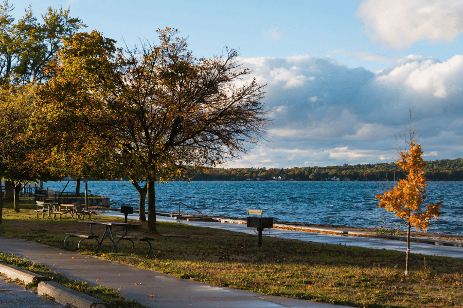 park-fall-time-sterling-heights-mi.png Park view during the fall in Sterling Heights MI