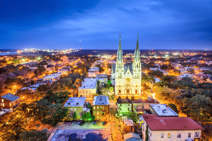 Beautiful neighborhoods in Savannah There are plenty of amazing neighborhoods for you to pick from in Savannah, GA