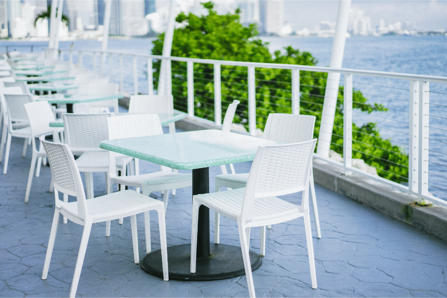 There are many wonderful, oceanfront restaurants in Miami.