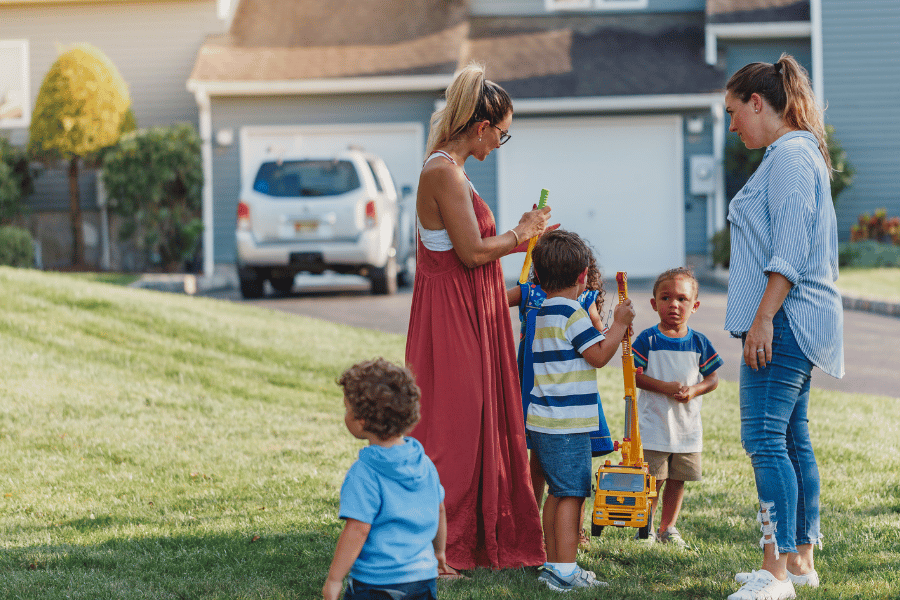 Meeting new neighbors with kids in a new neighborhood