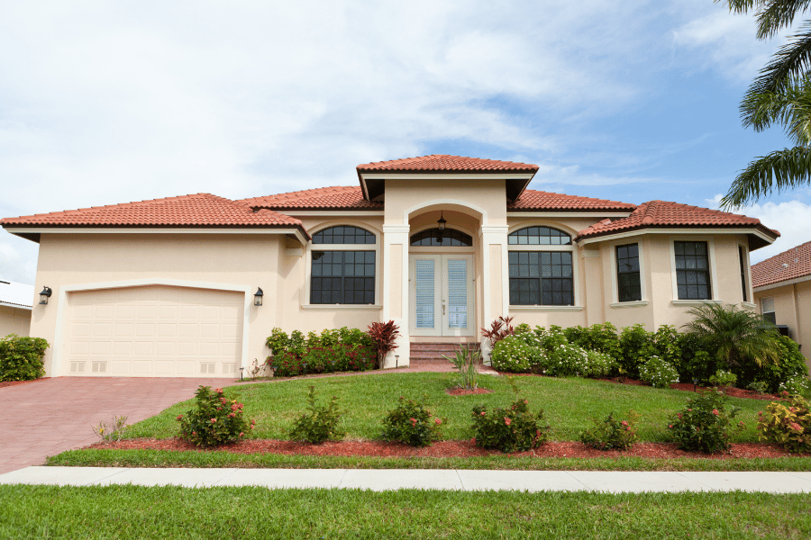 Beautiful home in Florida with great landscaping