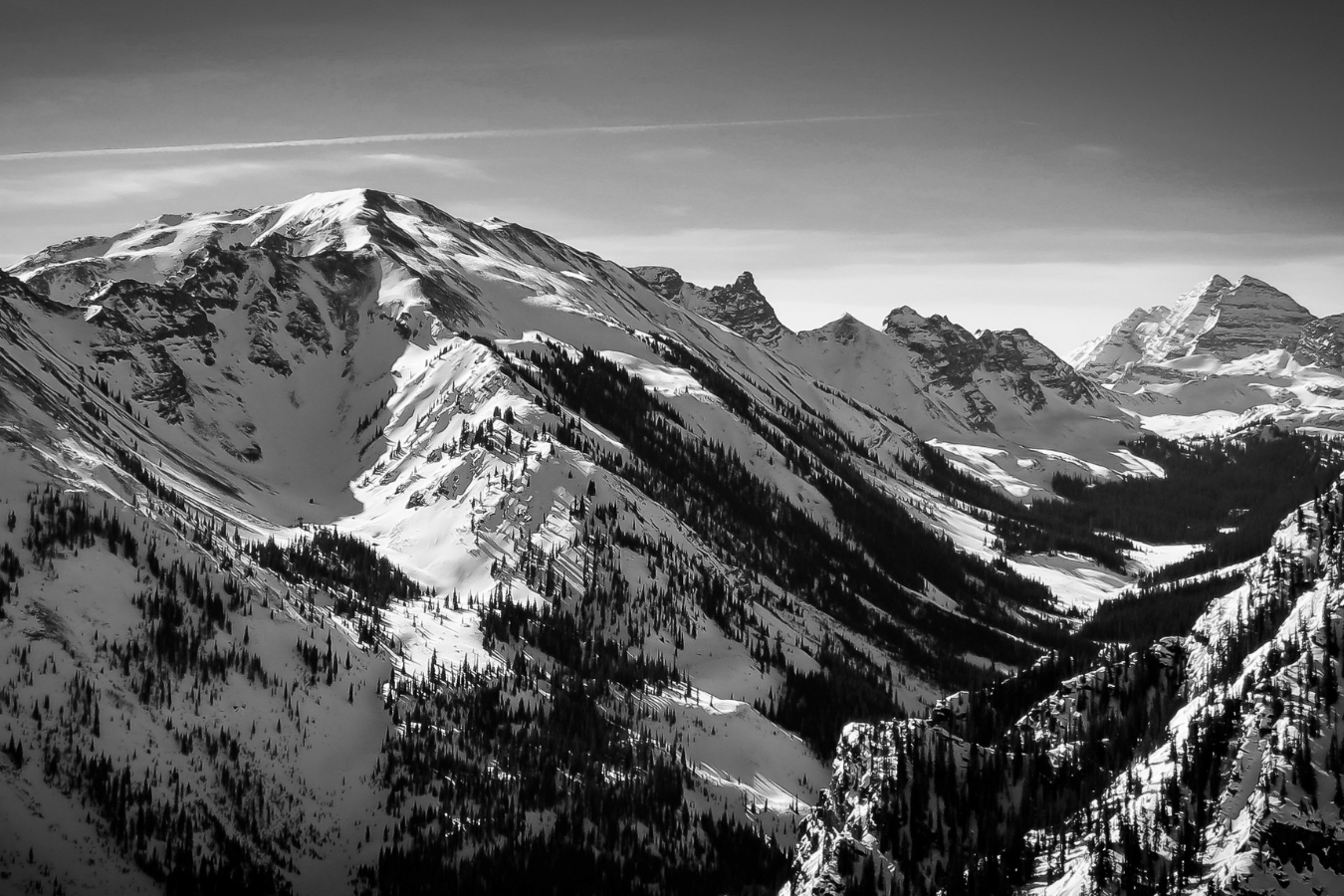 Aspen Mountains covered in snow Snowy Aspen Mountains in Colorado
